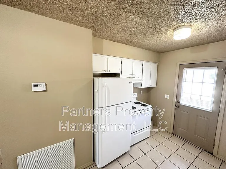 97 Pine Ave #3 — Photo 8