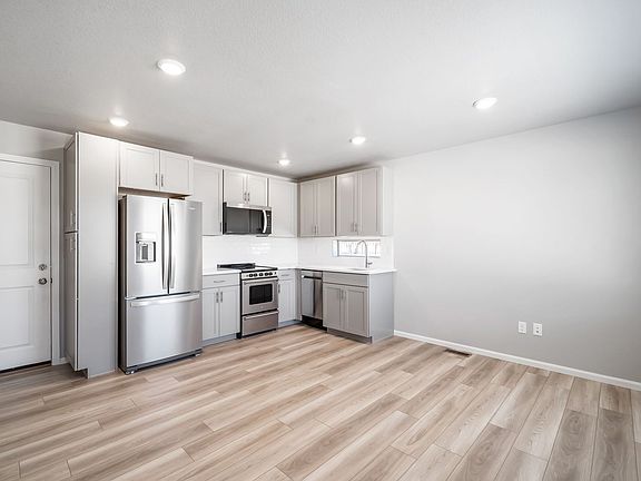 4th image of 542 N Mule Deer Pl #184