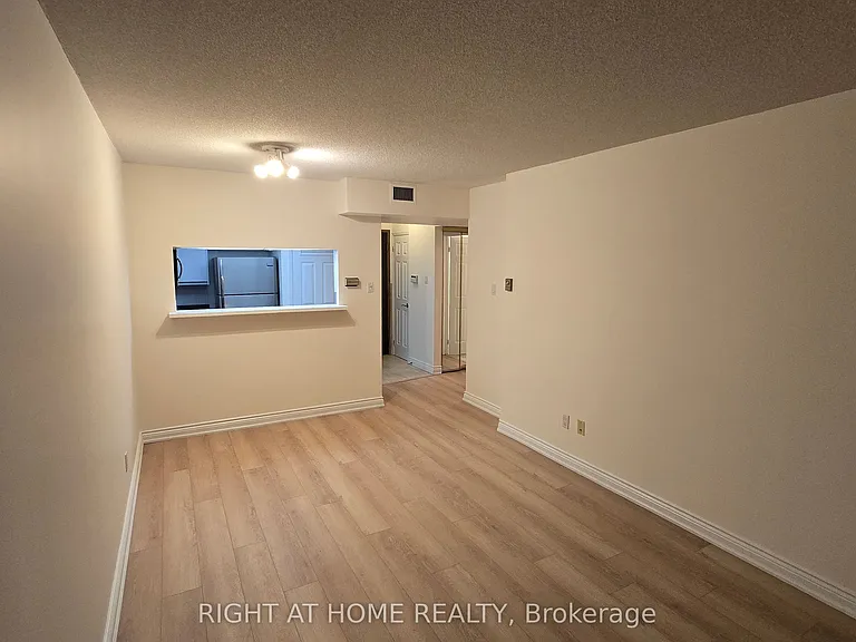 7 Broadway Ave #311 — Photo 3