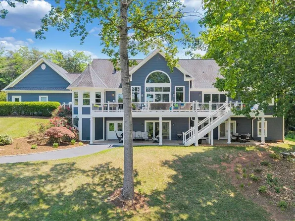 140 Peaks View Dr, Moneta, VA 24121