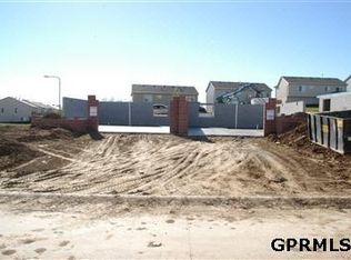 15510 N Camden Ave, Omaha, NE 68116