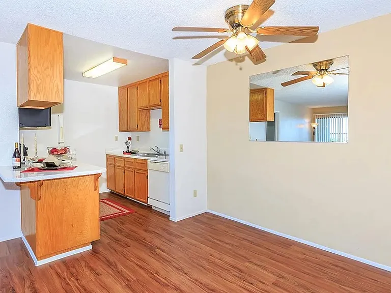 Windsong Apartments — Photo 16