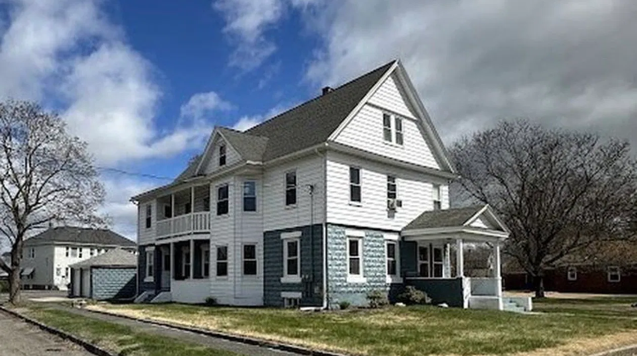 2 bed, 1340 sqft, $2,400 — Photo 1