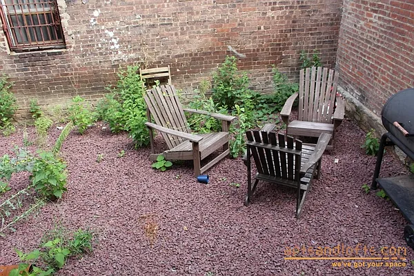 Rented by aptsandlofts.com | media 12