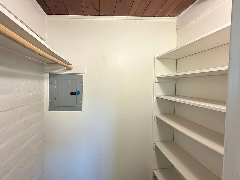 3233 E Water St — Photo 10