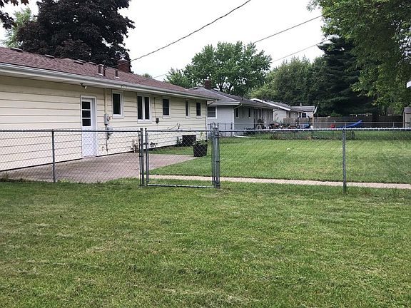 3rd image of 715 Clemens Ave