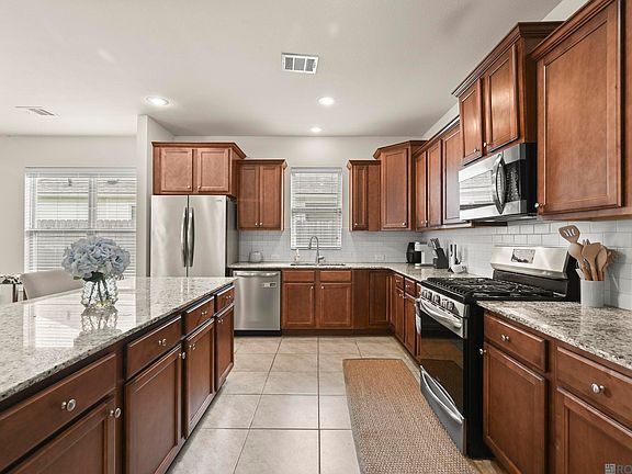 4th image of 1430 Gardenia Ln