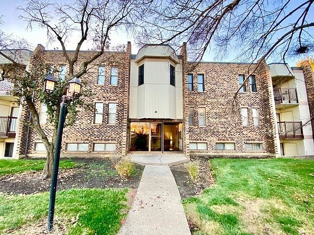 1st image of 2220 Country Club Dr APT 13