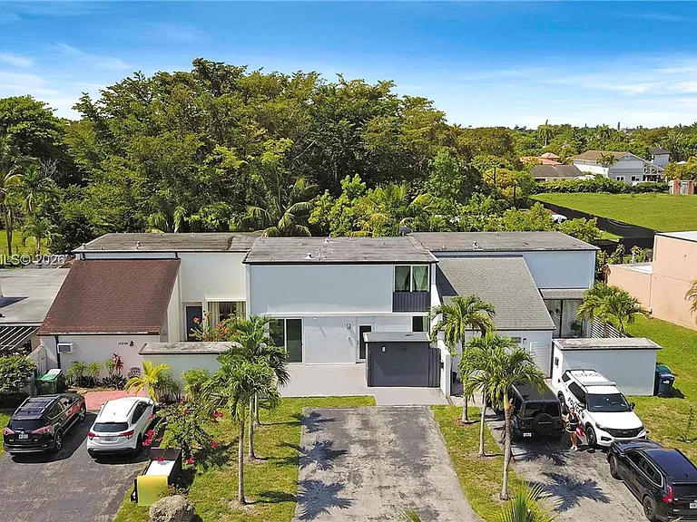 12340 SW 20th Ter #12340 — Photo 4