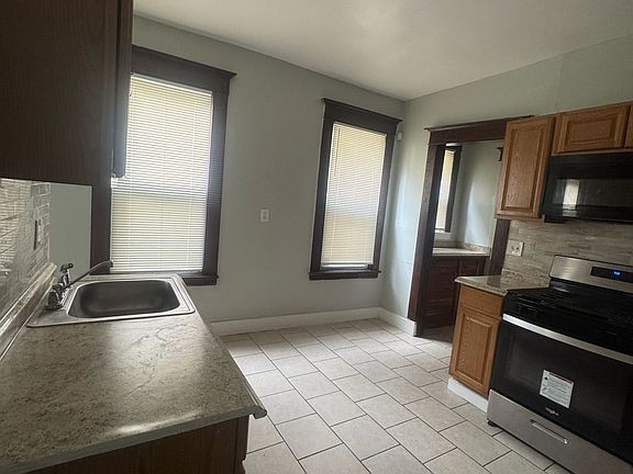2nd image of 206 Chatham St