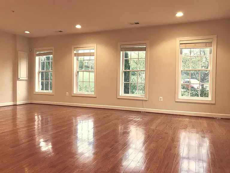 149 Norwich Ln — Photo 4