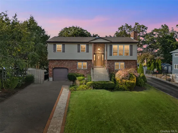 42 Schoolhouse Road, Old Bethpage, NY 11804