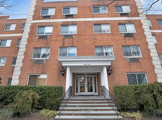 107 7th St, Garden City, NY 11530