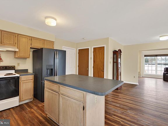 4th image of 6 Harmony Ct