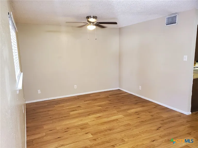300 N Milam St #3 — Photo 6