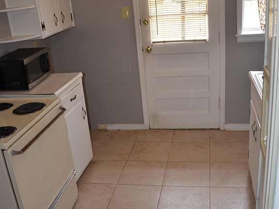 2nd image of 1061 Paul Pl