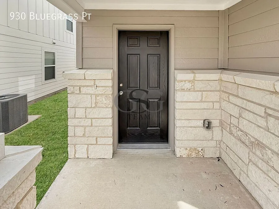 Photo 2 of 32 - 930 Bluegrass Point - New Braunfels, TX Building Photo - 930 Bluegrass Point