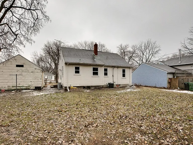 1961 Edgewater Ave — Photo 24