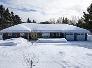 37 Golfview Dr, Bancroft, ON K0L 1C0