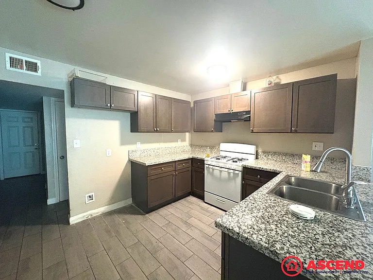 821 Oregon St — Photo 5
