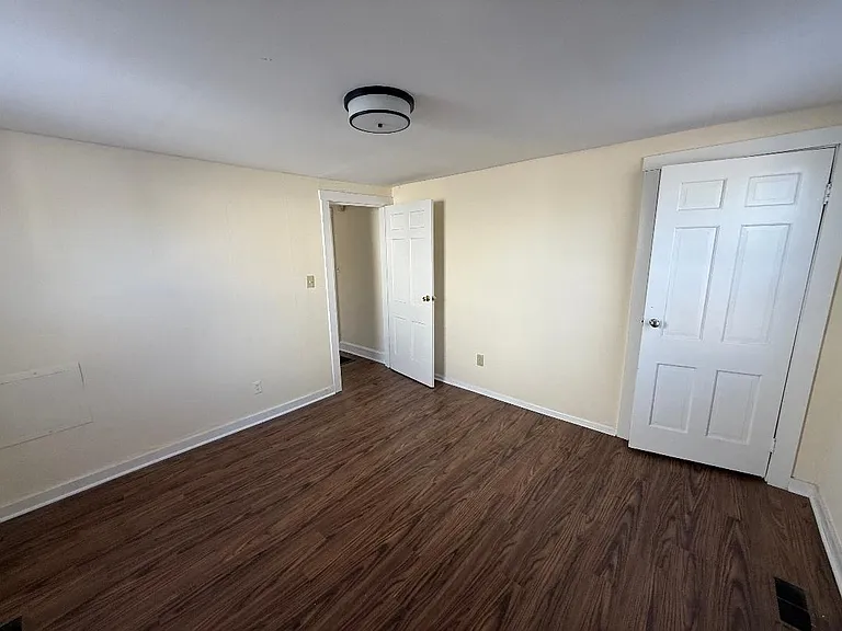 1661 Parkdale Dr — Photo 5