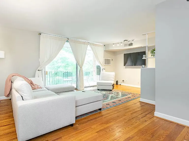 400 Queens Rd #C6 — Photo 7