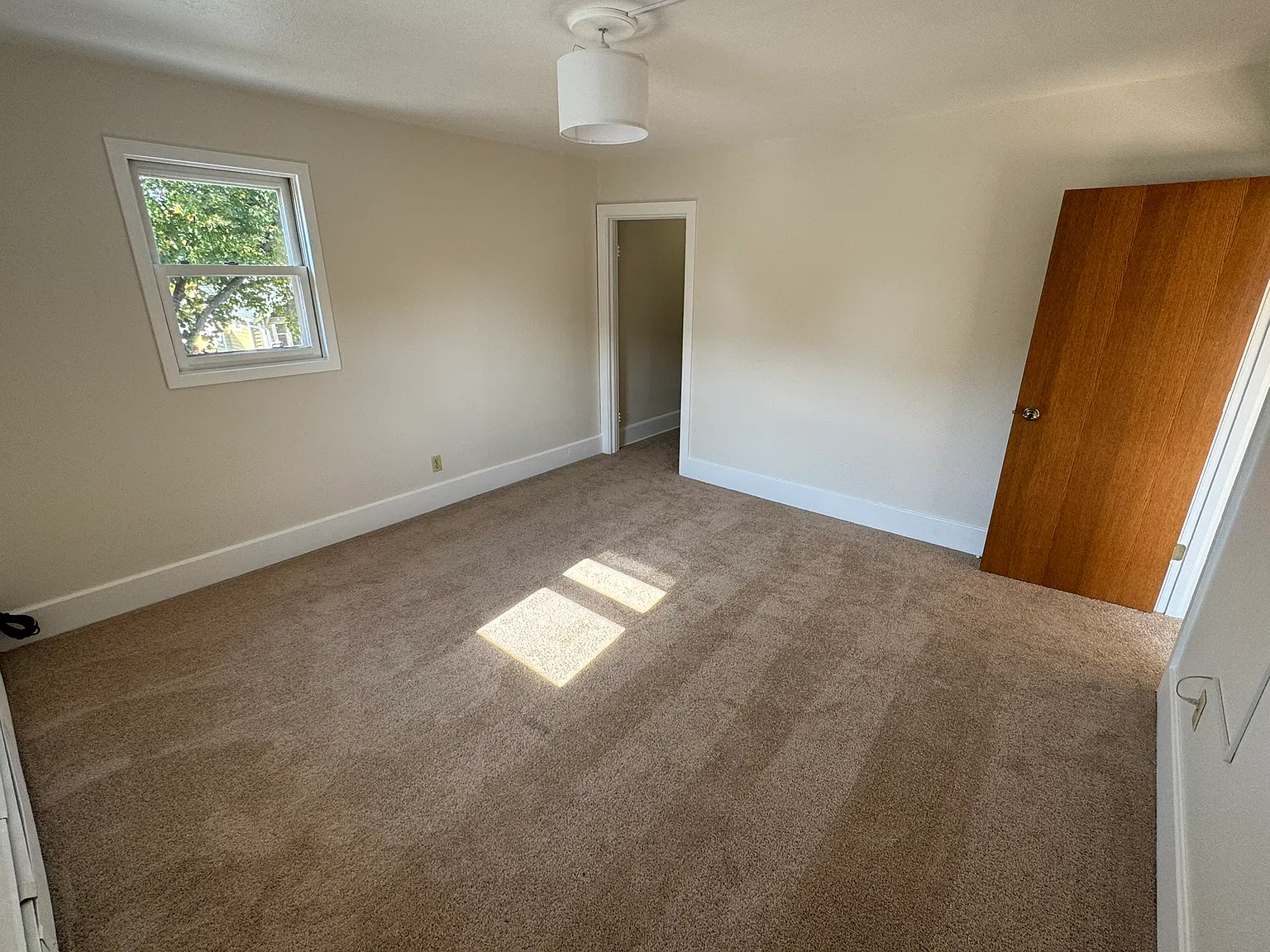 2 bed, 950 sqft, $1,200 — Photo 3