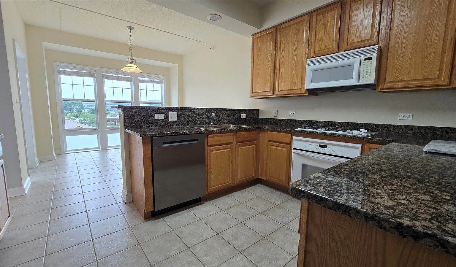 2 bed, 2.5 bath, 1776 sqft, $2,900 — Photo 4