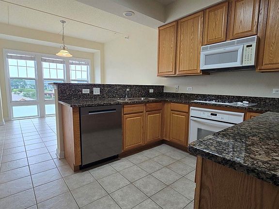 4th image of 101 Pointe Dr Unit 302