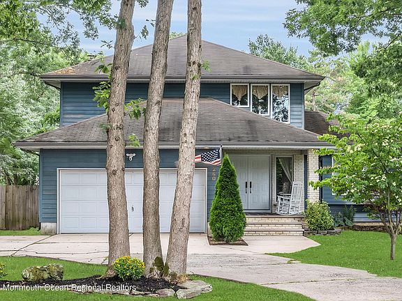3rd image of 260 Quail Ln N