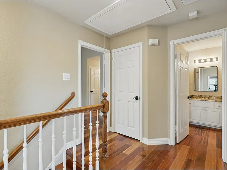 727 Ashleigh Ln — Photo 32