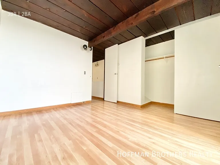 2342 Silver Ridge Ave #1 — Photo 10