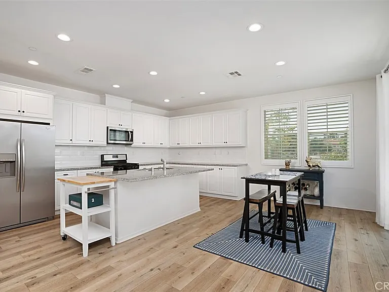 3305 E Midsummer Privado — Photo 13