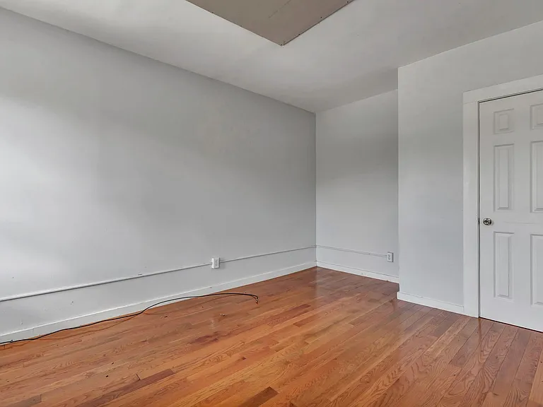 1375 Chapel St — Photo 9