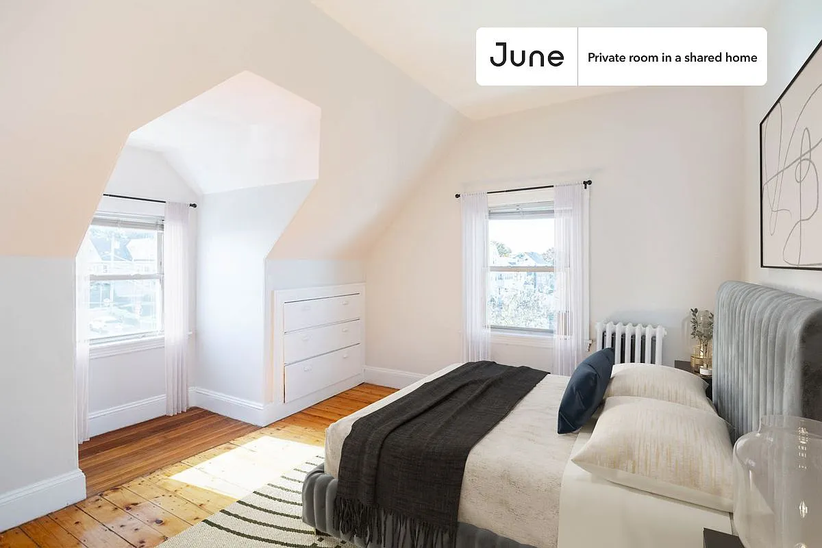 Full bedroom in 7 bed/2 bath home in Brighton #1517 D — Photo 1