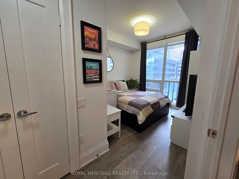 30 Roehampton Ave #403 — Photo 16