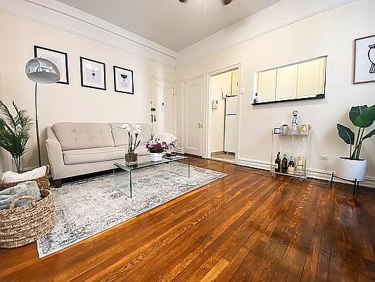 1st image of 140 W 79th St APT 10C