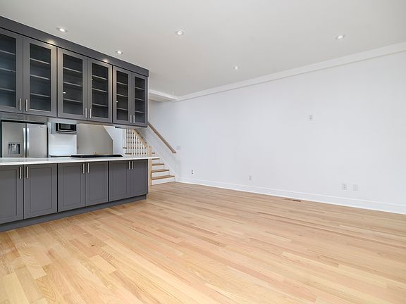 3rd image of 1911 Summer St #4