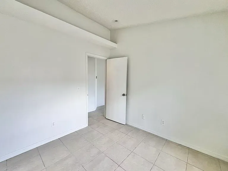 464 Spreading Oak Cir — Photo 16