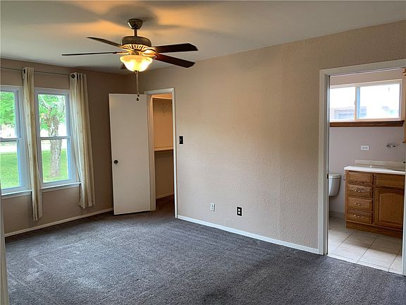 3rd image of 416 Mountain Laurel Dr