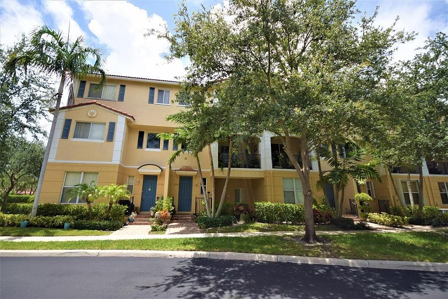 1st image of 3136 N Oasis Dr #3136
