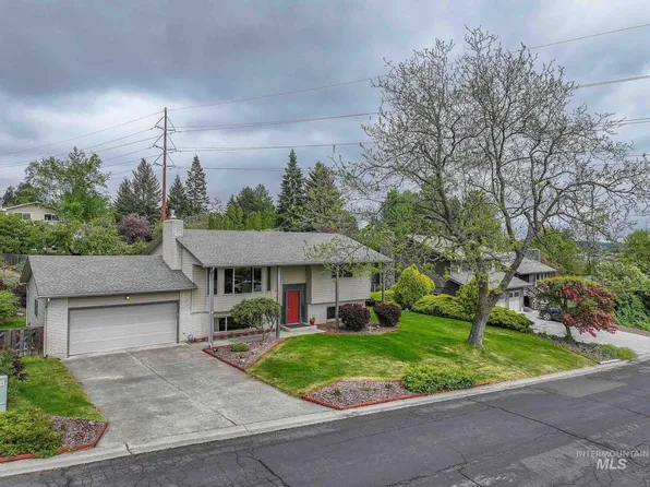 838 Indian Hills Dr, Moscow, ID 83843