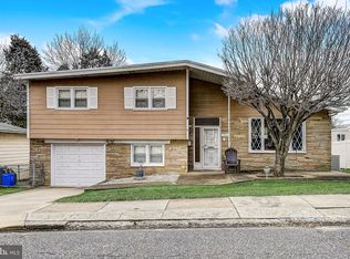 9121 Dale Rd, Philadelphia, PA 19115