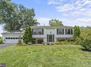 211 Amy Ct, Sterling, VA 20164