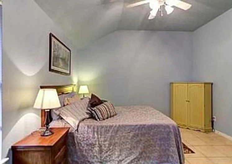 2906 Elise Ln — Photo 7