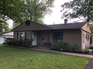 36 Sparrow Rd, Carpentersville, IL 60110