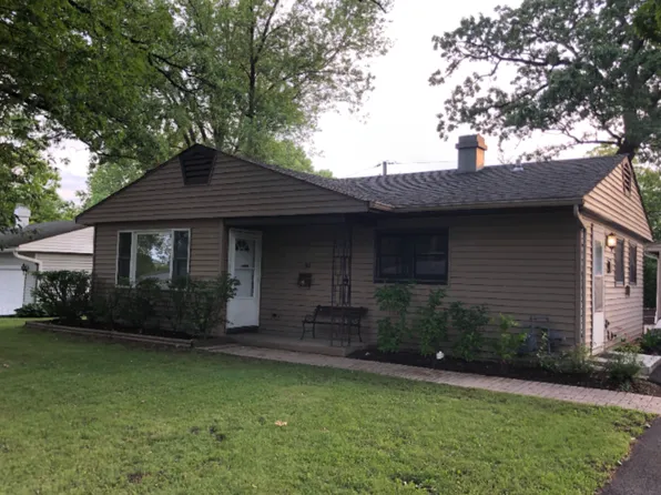 36 Sparrow Rd, Carpentersville, IL 60110