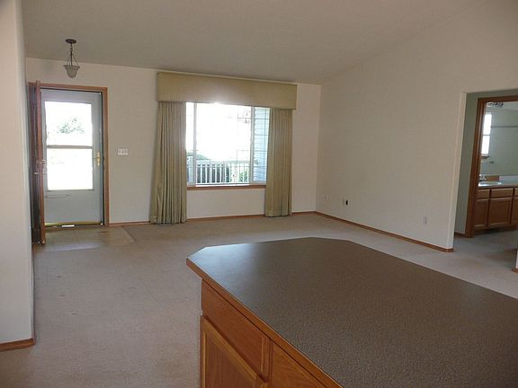 4th image of 3105 Meadow Glen Ln