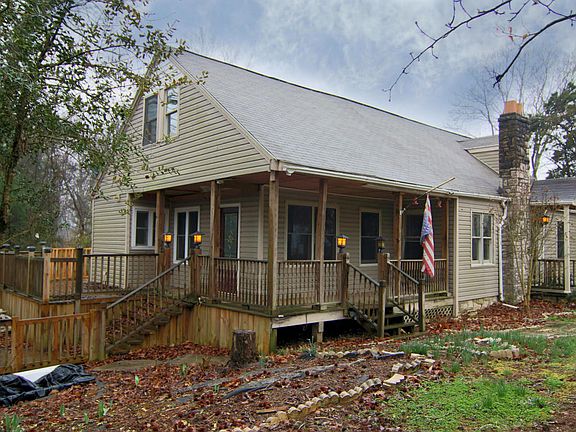 2nd image of 204 Hillcrest Ct