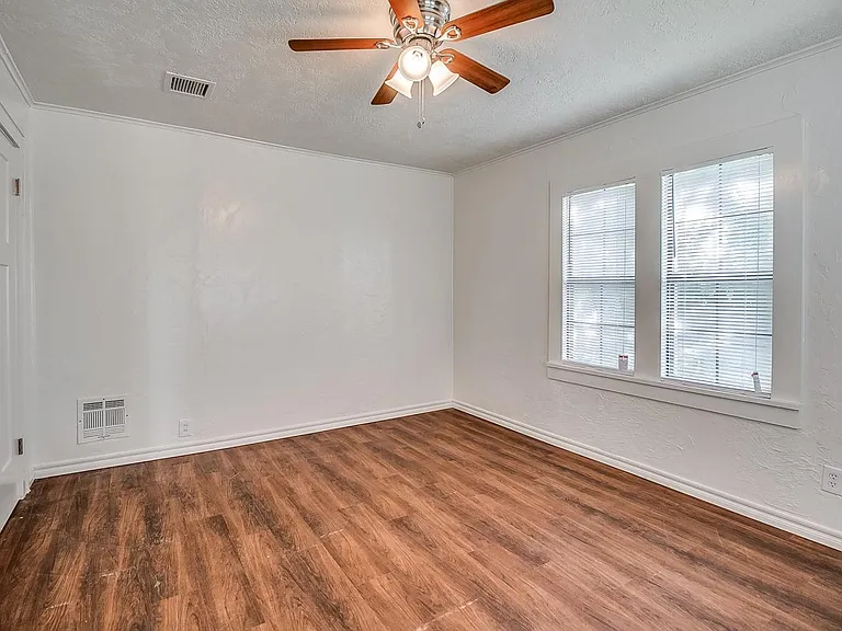 4th bedroom or 2nd living